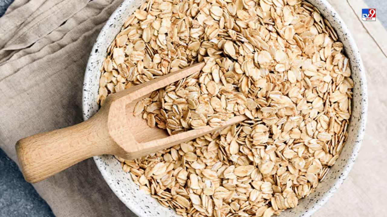 પાચનક્રિયા - ઓટ્સમાં ગ્લૂટેન નથી હોતું પણ કેટલાક લોકોને પાચનને લગતી સમસ્યા થઈ શકે છે. વધારે ફાઈબરની માત્રા હોવાના કારણે કેટલાક લોકો કોબ્લોટિંગ અને અન્ય પાચન સંબંધી સમસ્યાઓને ટ્રિગર કરે છે. જો તમે પણ રોજીંદા જીવનમાં વધારે માત્રામાં ઓટ્સ ખાતા હોય તો આ બાબતો વિશે વિચારવા જેવું છે.