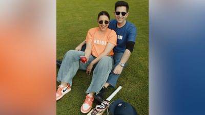 હાલમાં જ પરિણીતી ચોપરાએ પ્રી-વેડિંગ ફંક્શનની તસવીર શેર કરી છે. વેડિંગ ફંક્શન શરૂ થતા પહેલા ટીમ ચઢ્ઢા અને ટીમ ચોપરા વચ્ચે ક્રિકેટ મેચ રમાઈ હતી. (Image: Instagram)