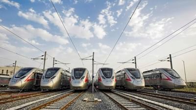 આ ટ્રેન સંપૂર્ણપણે ઓટોમેટિક છે પરંતુ સાથે જ આ ટ્રેનની દરેક બોગીમાં એક ઈમરજન્સી બટન પણ આપવામાં આવ્યું છે, જેમ કોઈ આ બટન દબાવશે કે તરત જ સેન્સર એક્ટિવ થઈ જશે. જો કોઈ ભૂલથી બટન દબાવશે તો ટ્રેન રોકાશે નહીં પરંતુ જો ડ્રાઈવરને લાગશે કે ખરેખર કોઈ સમસ્યા છે તો ટ્રેન રોકી દેવામાં આવશે. મેટ્રો અને રેપિડએક્સ રેલ વચ્ચે સૌથી મોટો તફાવત તમને જોવા મળશે તે ઝડપ છે.