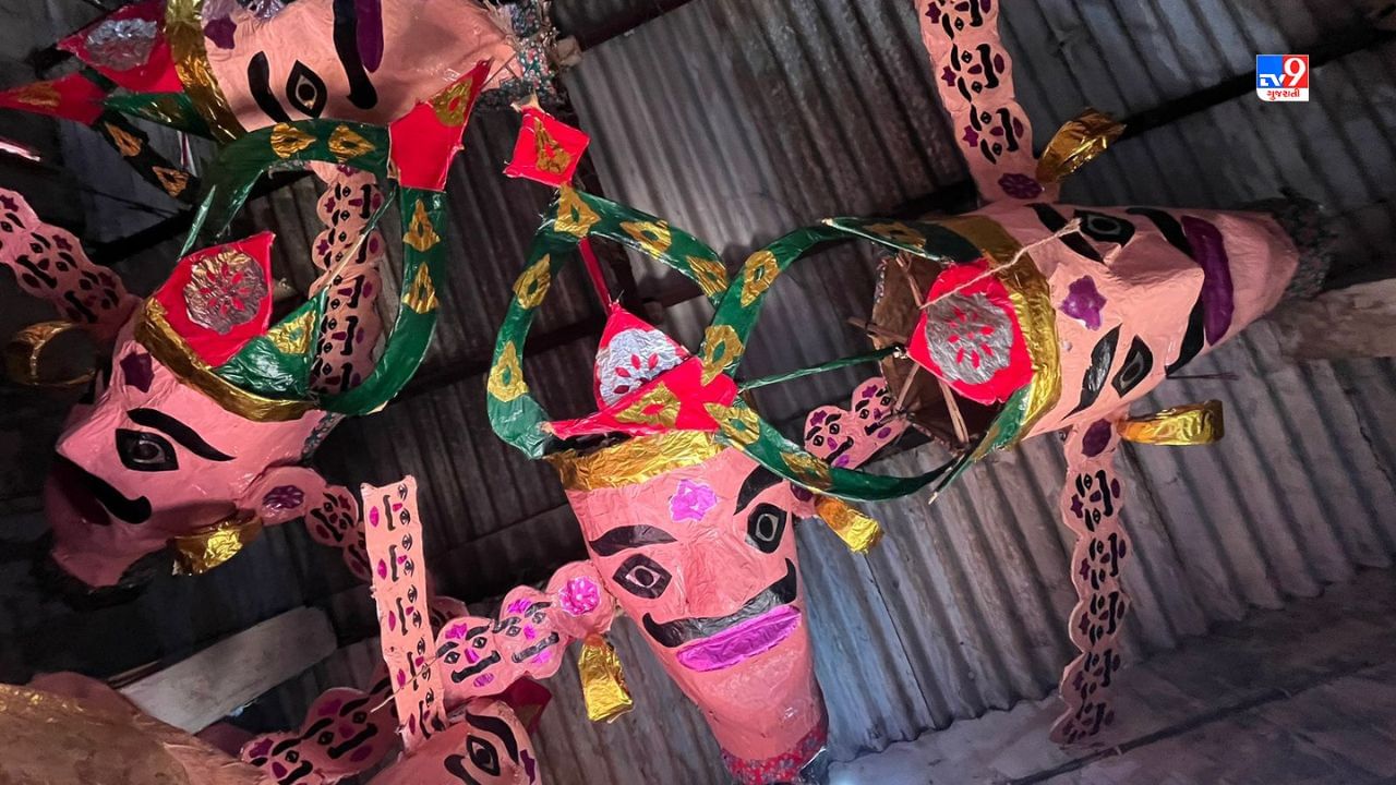 અહીં કારીગરો દ્વારા 10 ફુટથી લઈને 50 ફુટ સુધીના મહાકાય રાવણ તૈયાર કરવામાં આવે છે. કારીગરો વિવિધ કમિટીના ઓર્ડર મુજબના રાવણ તૈયાર કરે છે