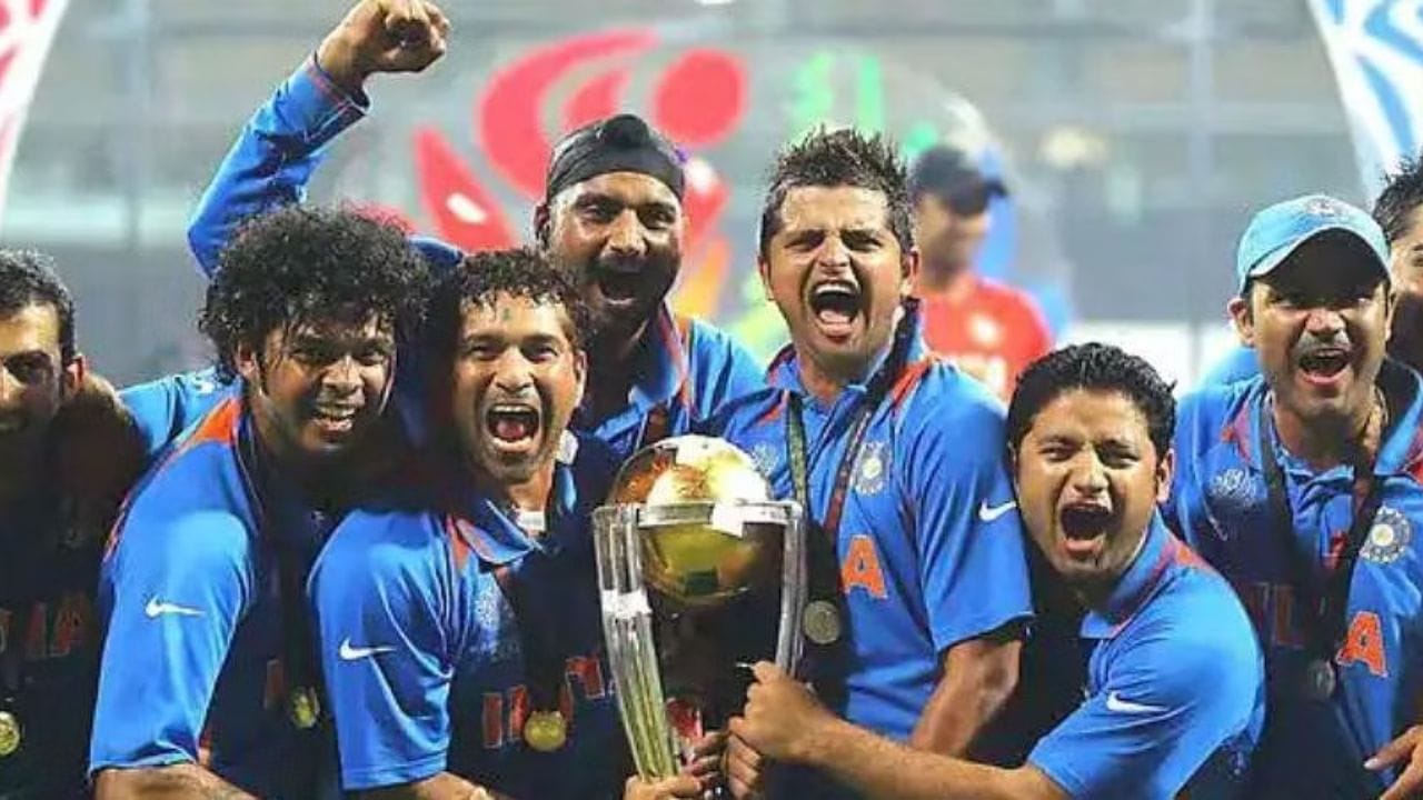 સચિન તેંડુલકર ગુરુવારે ઈંગ્લેન્ડ અને ન્યુઝીલેન્ડ વચ્ચેની શરૂઆતની મેચ પહેલા વર્લ્ડ કપ ટ્રોફી સાથે મેદાનમાં ઉતરશે અને ટૂર્નામેન્ટને ઓપન જાહેર કરશે.