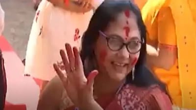 વિજયાદશમી પર TV9 Festival of Indiaમાં સિંદૂર ખેલા, લોકો થયા મસ્તીમાં મગ્ન, જુઓ Video વિજયાદશમી પર TV9 Festival of Indiaમાં સિંદૂર ખેલા, લોકો થયા મસ્તીમાં મગ્ન, જુઓ Video