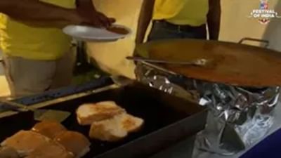 TV9 Festival of India નો આજે ત્રીજો દિવસ, સ્વાદ રસિયાઓની પંજાબી-મરાઠી ફૂડના સ્ટોલ પર ભીડ TV9 Festival of India નો આજે ત્રીજો દિવસ, સ્વાદ રસિયાઓની પંજાબી-મરાઠી ફૂડના સ્ટોલ પર ભીડ