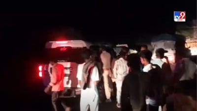 Tapi : ગંભીર અકસ્માત સર્જાતા નદીમાં ખાબક્યો ટેમ્પો, એક યુવકનું મોત, જુઓ Video Tapi : ગંભીર અકસ્માત સર્જાતા નદીમાં ખાબક્યો ટેમ્પો, એક યુવકનું મોત, જુઓ Video