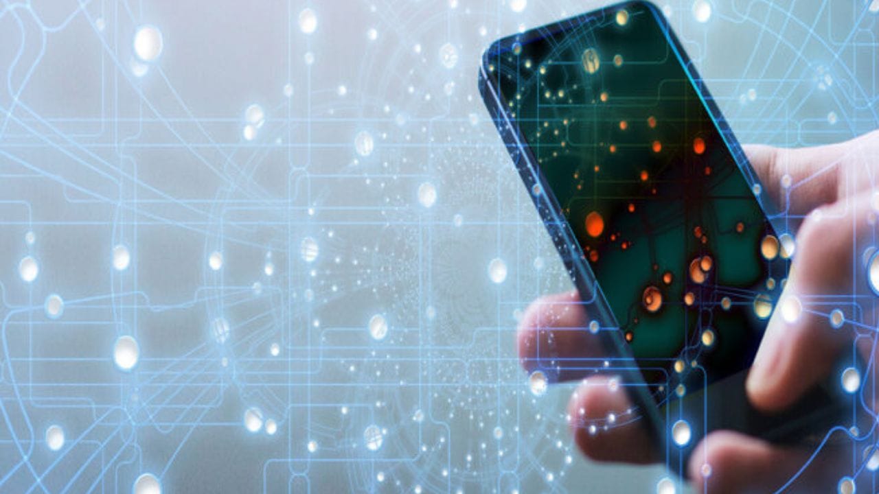  તમારા ફોનમાં ઈન્ટરનેટની સમસ્યાને ઠીક કરવા માટે, પહેલા તમારા ઉપકરણને રીસ્ટાર્ટ કરો. આ તમને થોડું વિચિત્ર લાગશે, પરંતુ ક્યારેક ફોન રિસ્ટાર્ટ કરવાથી ઘણી સમસ્યાઓ હલ થઈ જાય છે. જો તમારો ફોન રીસ્ટાર્ટ કર્યા પછી પણ ઠીક નથી થતો, તો Wi-Fi અને મોબાઇલ ડેટા વચ્ચે સ્વિચ કરો.