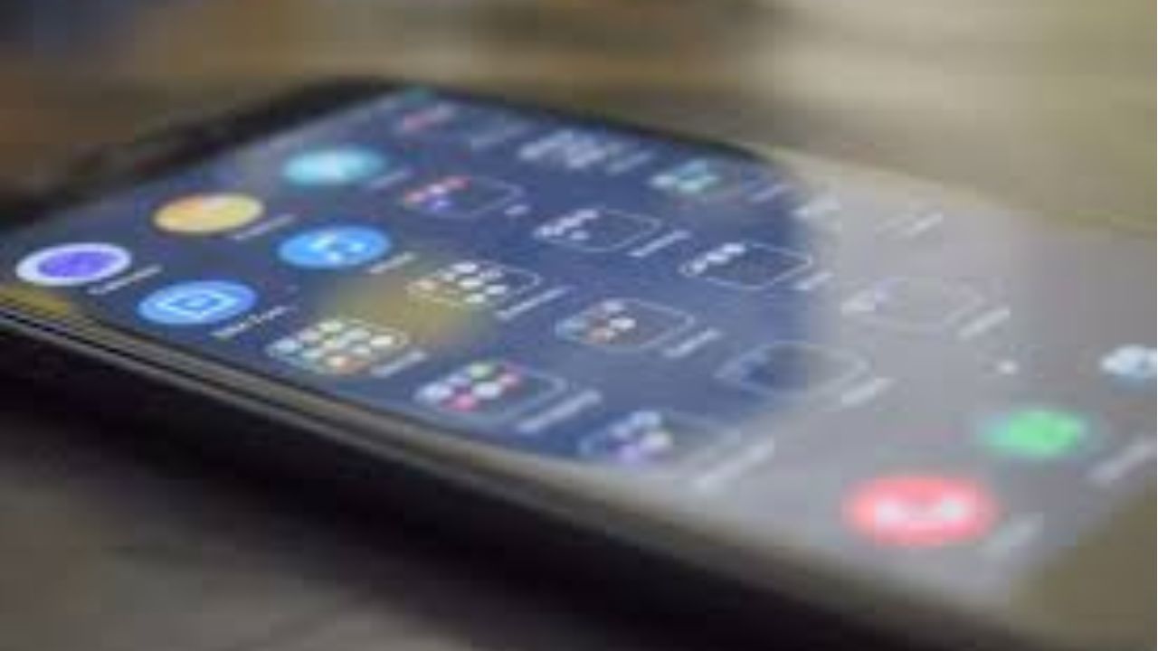  ફોન પર નેટવર્ક પણ સારું છે પરંતુ ફોન પર વાતચીત નથી. કોલ આવે તો ફોન કરનારનો અવાજ સંભળાતો નથી. આ પણ એક સંકેત છે કે ફોનની લાઈફ પૂરી થઈ ગઈ છે અને નવો ફોન ખરીદો.