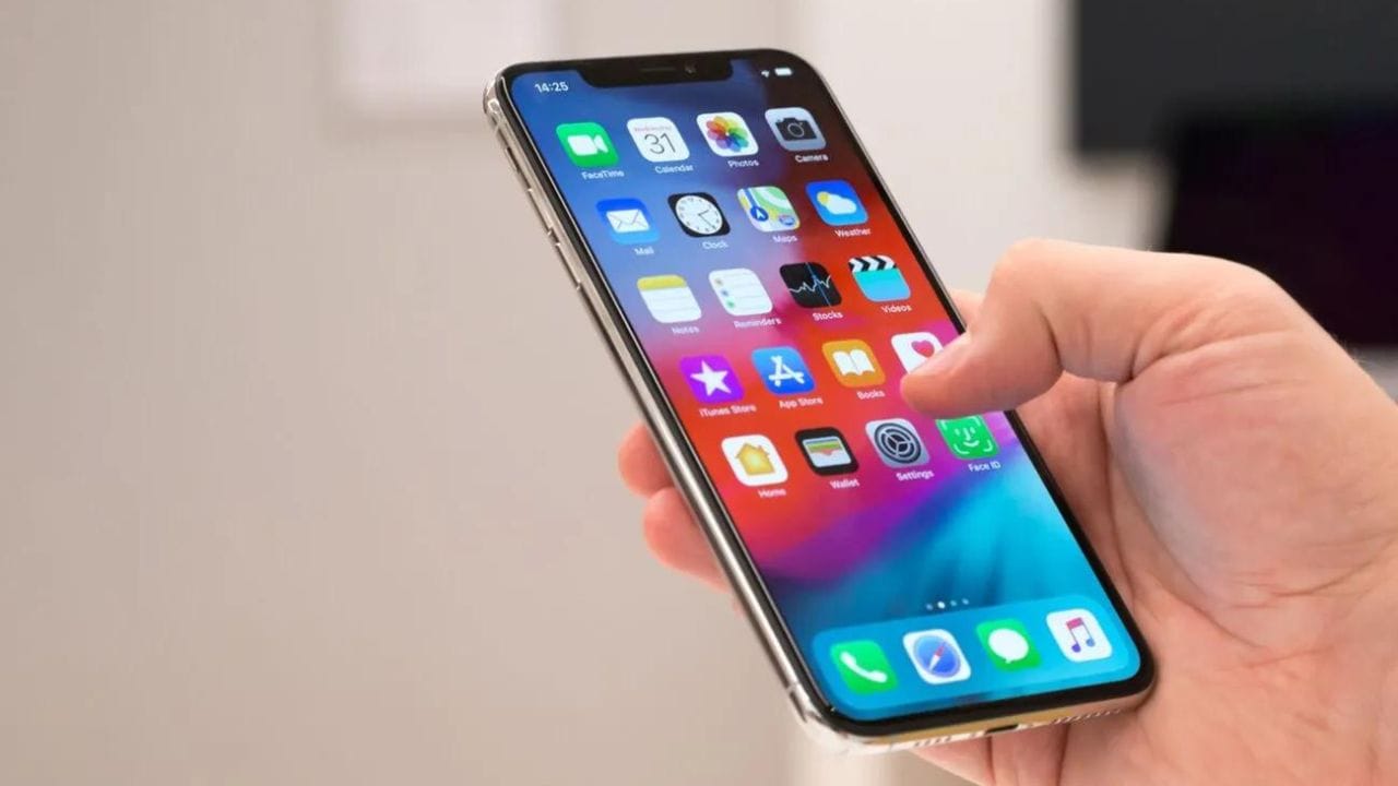 ફોનનો યુઝ કરતી વખતે અચાનક ફોન બંધ થવાથી બેટરી કરતાં વધુ નુકસાન થાય છે. જો તમે આ સમસ્યાનો સામનો કરી રહ્યા છો તો ફોન બદલવો જોઈએ.