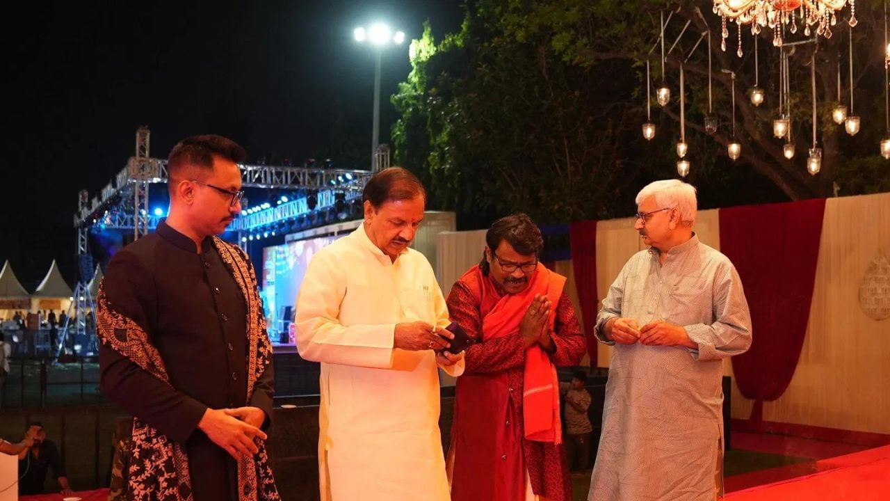 આ સમયગાળા દરમિયાન 5 દિવસ સુધી શાનદાર સાંસ્કૃતિક કાર્યક્રમોનું આયોજન કરવામાં આવશે.મહોત્સવમાં 200 થી વધુ જીવનશૈલી અને શોપિંગ સ્ટોલ ઉભા કરવામાં આવ્યા છે. આગામી તહેવારોને ધ્યાનમાં રાખીને અહીં તમામ સ્ટોલ ઉભા કરવામાં આવ્યા છે, જ્યાં લોકોને તમામ વસ્તુઓ મળશે. ટેક્નોલોજીકલ ગેજેટ્સ, ફેશન-ફોરવર્ડ પોશાક, નવીનતમ ફર્નિચર વગેરે અહીં હાજર છે.