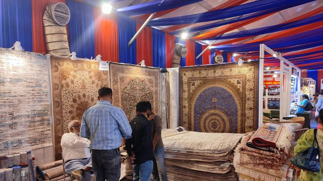 કાર્યક્રમમાં ભાગ લેવા માટે ઘણા સાંસદો પણ TV9 નેટવર્કના આ ફેસ્ટિવલમાં પહોંચ્યા હતા, જ્યાં તેઓએ દુકાનોમાં જઈને ખરીદી પણ કરી હતી. ટીવી9 ગ્રુપના એમડી અને સીઈઓ બરુણ દાસ અને હોલ ટાઈમ ડિરેક્ટર હેમંત શર્મા પણ તેમની સાથે હાજર હતા.