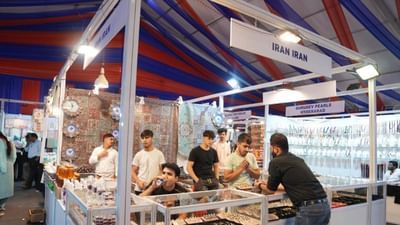 TV9 નેટવર્ક દ્વારા દિલ્હીના મેજર ધ્યાનચંદ સ્ટેડિયમ ખાતે 'TV9 ફેસ્ટિવલ ઓફ ઈન્ડિયા'નું આયોજન કરવામાં આવ્યું છે. આ ઉત્સવમાં મા દુર્ગાની વિશાળ પ્રતિમાની સ્થાપના કરવામાં આવી છે, જેની સવાર-સાંજ વિધિ-વિધાન સાથે પૂજા કરવામાં આવે છે.