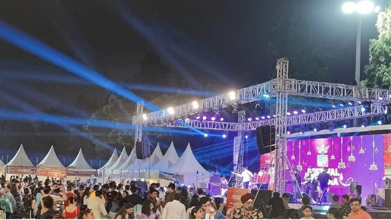 TV9 ફેસ્ટિવલ ઓફ ઈન્ડિયાના બીજા દિવસે સ્ટેજ પરથી વિવિધ કાર્યક્રમો રજૂ કરવામાં આવ્યા હતા. આ દરમિયાન લોકોની ભારે ભીડ ઉમટી હતી.