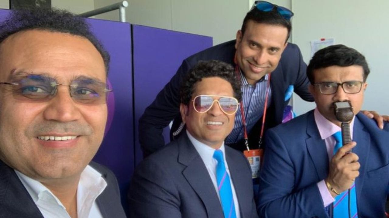 12 વર્ષની ઉંમરે ક્રિકેટ રમતા વીરેન્દ્રનો દાંત તૂટી ગયો હતો. ત્યારબાદ તેના પિતાએ તેને ક્રિકેટ રમવા પર પ્રતિબંધ લગાવી દીધો હતો. તેણે પોતાની કારકિર્દીમાં 104 ટેસ્ટ મેચ રમી છે, જેમાં તેણે 49.34ની એવરેજથી 8586 રન બનાવ્યા છે. આ સાથે જ તેણે 251 ODI મેચમાં 8273 રન બનાવ્યા છે. આ સિવાય 19 T20 ઈન્ટરનેશનલ મેચ રમીને તેણે 145.38ના સ્ટ્રાઈક રેટથી 394 રન બનાવ્યા છે.