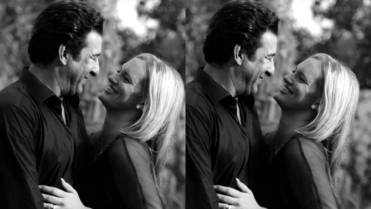 બંનેએ એકબીજાને 3 વર્ષ સુધી ડેટ કર્યા, પછી તેમના સંબંધો દિવસેને દિવસે ગાઢ થતા ગયા. આ 3 વર્ષોમાં, બંને પર ઘણા સમાચાર પ્રકાશિત થયા અને બંનેએ અનેક વખત ચર્ચામાં પણ રહ્યા હતા.ત્યારપછી વર્ષ 2013માં વસીમ અકરમે ખૂબ જ ફિલ્મી રીતે શનેરાને લગ્ન માટે પ્રપોઝ કર્યું હતું. તે સમયે વસીમ 47 વર્ષનો હતો અને શનેરા 30 વર્ષની હતી.