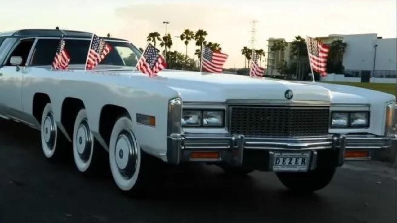 ખાસ વાત એ છે કે તેની પર એક હેલિપેડ પણ હતું જેના પર હેલિકોપ્ટર ઉતરી શકે છે. કારમાં 70 લોકો બેસી શકે છે.