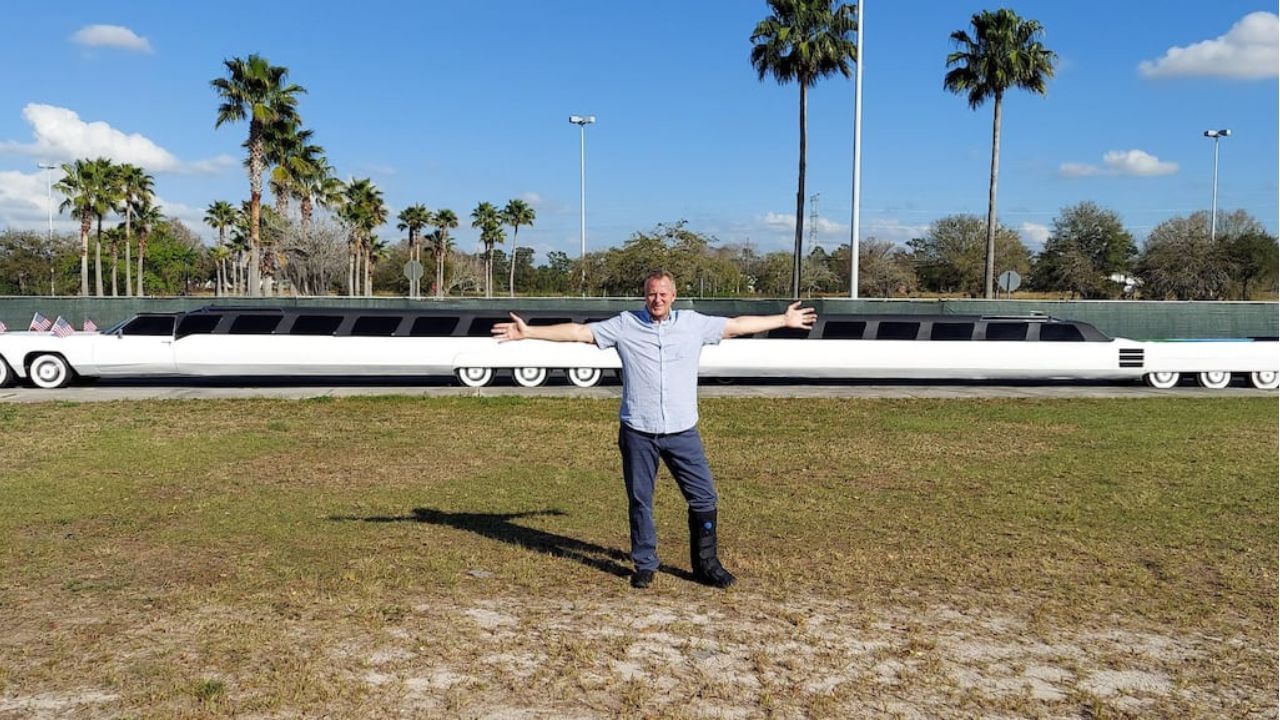 આ કાર કોઈ કંપનીએ નહીં, પરંતુ જાણીતા વાહન ડિઝાઈનર જય ઓહરબર્ગે ફિલ્મ માટે તૈયાર કરી છે. અમેરિકાના કેલિફોર્નિયામાં રહેતા જયને કારનો ખૂબ જ શોખ હતો અને તેણે ઘણી કારની અદ્ભુત ડિઝાઈન બનાવી છે. ડિઝાઇનરે આ કારને 1980માં ડિઝાઇન કરી હતી અને આ ડિઝાઇન વર્ષ 1992માં બનીને તૈયાર થઈ હતી. 