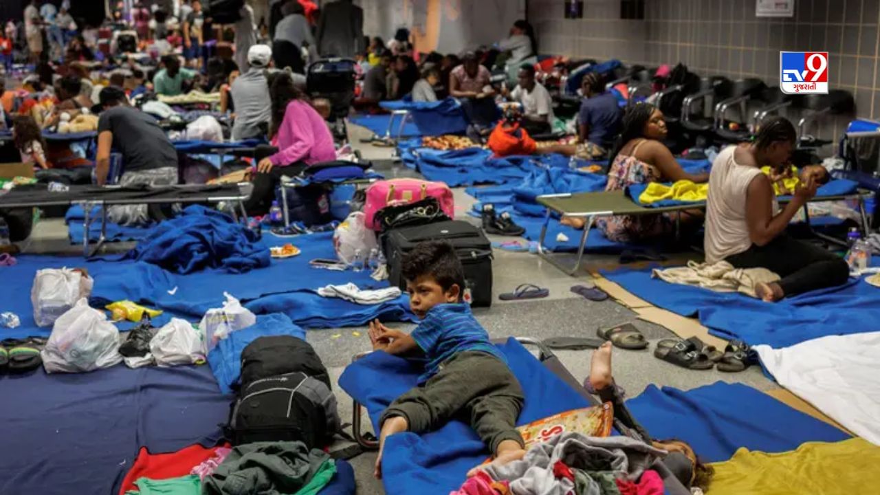 Chicago News : શિકાગોમાં ચાલી રહેલી કટોકટીનો સામનો કરવા માટે સેંકડો સ્થળાંતર કરનારાઓને ઓ'હેરે ખાતે રાખવામાં આવ્યા