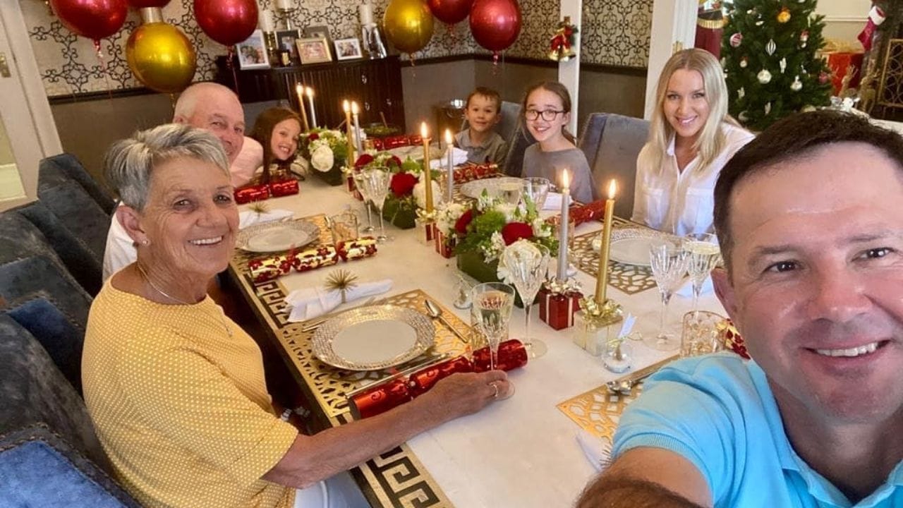  રિકી પોન્ટિંગે 230 મેચોમાં ઓસ્ટ્રેલિયાની કેપ્ટનશિપ કરી હતી જેમાંથી ટીમે 165 મેચ જીતી હતી. કેપ્ટન તરીકે પોન્ટિંગની જીતની ટકાવારી 71.73 હતી.