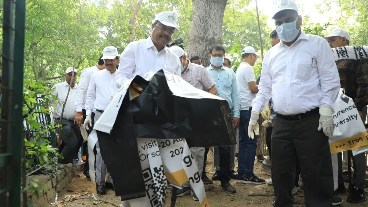 Union Minister Dharmendra Pradhan leads Swachhta Hi Seva Shramdaan at North Campus Enthusiasm seen among students and teachers