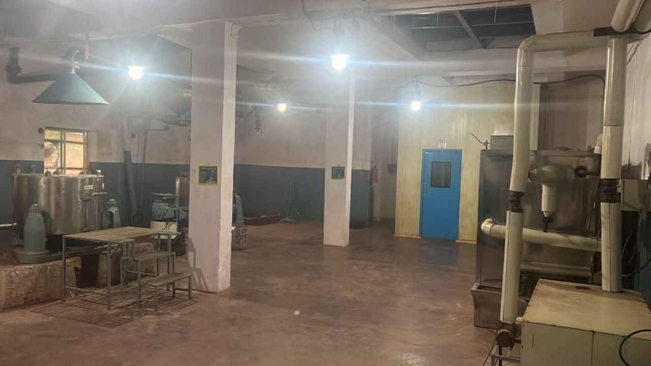 આ કેસમાં અગાઉ પકડાયેલા આરોપીઓમાં જીતેશ હિન્હોરીયા આ કંપનીનો પૂર્વ કર્મચારી છે.