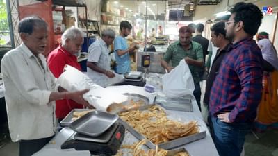 નવરાત્રીના નવ દિવસ સતત ગરબે ઘુમ્યા પછી ખેલૈયા અને શહેરીજનો ફાફડા જલેબી અને ચોળાફળીની જયાફત માણી રહ્યા છે. દશેરાના દિવસે સવારથી જ શહેરીજનો ફાફડા જલેબી ખરીદવા માટે લાઈનમાં ઊભા રહે છે. નવમીની રાત્રીએથી દશેરાના દિવસની વહેલી સવાર સુધી ગરબા રમીને આવતા ખેલૈયાઓ પણ વહેલી સવારે ફાફડા જલેબીની લિજ્જત માણે છે.