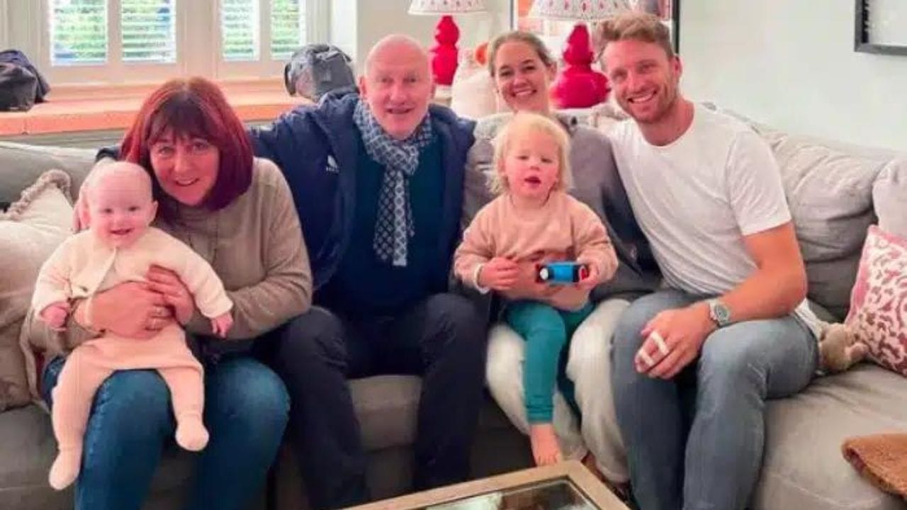 Margotને તેના પરિવારના સભ્યો મૈગી કહીને પણ બોલાવે છે. 