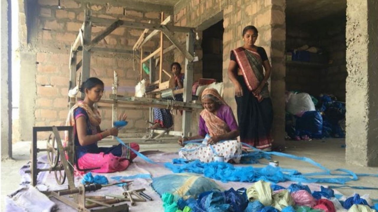 રાજીબેને ગામડાઓને પ્લાસ્ટિકના કચરાથી મુક્ત કરવા અભિયાન હાથ ધર્યું છે અને એક આત્મનિર્ભર મહિલા તરીકે માત્ર ગુજરાત જ નહીં પરંતુ વિદેશમાં પણ નામ રોશન કર્યું છે