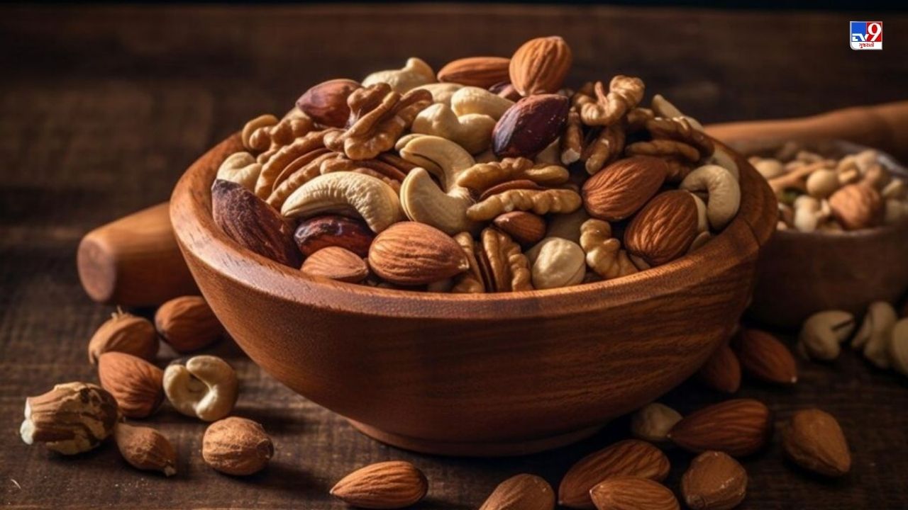 હેલ્થની વાત કરીએ તો આ વખતે કન્યા પૂજન દરમિયાન સિડ્સ અને ડ્રાયફ્રૂટ્સના નાના પેકિંગ બનાવીને છોકરીઓને આપો. આ ગિફ્ટ તમારા બજેટમાં પણ આવી જશે. છોકરીઓના સ્વાસ્થ્ય માટે ખૂબ જ ફાયદાકારક સાબિત થશે.
