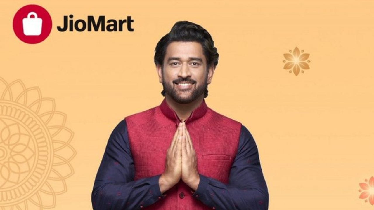 મુકેશ અંબાણીની રિલાયન્સ રિટેલ જીયોમાર્ટે પૂર્વ ભારતીય ક્રિકેટર મહેન્દ્ર સિંહ ધોનીને પોતાનો બ્રાન્ડ એમ્બેસેડર બનાવ્યો છે. જીયોમાર્ટે પોતાના ફેસ્ટિવ કેમ્પેનનું નામ બદલીને 'જીયો ઉત્સવ, સેલિબ્રેશન ઓફ ઈન્ડિયા' કરી દીધું છે.