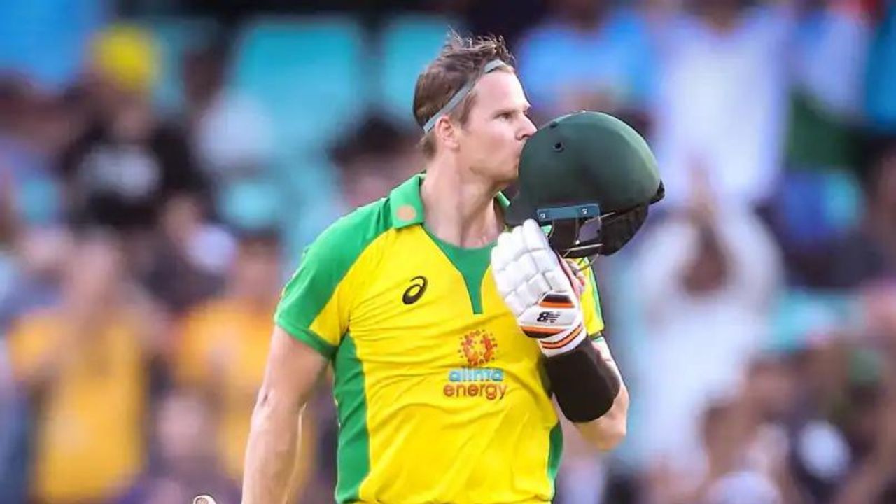 ઓસ્ટ્રેલિયાના દિગ્ગજ ક્રિકેટર સ્ટીવ સ્મિથની નેટવર્થ લગભગ રોહિત શર્મા જેટલી જ છે. તેમની પાસે 200 કરોડની સંપત્તિ હોવાનું અનુમાન છે. 