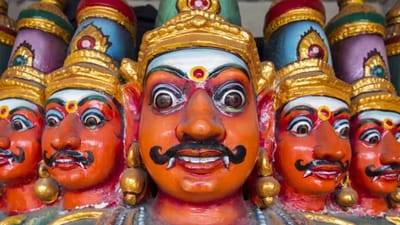 રાવણનો અંત અસત્ય પર સત્યની જીતનું પ્રતીક છે. પરંતુ રાવણ પણ ખૂબ જ જ્ઞાની હતો. તે પોતાના જ્ઞાનના અભિમાનથી આંધળો થઈ ગયો હતો. એવું કહેવાય છે કે તે તેના દુષ્ટ કાર્યોને રામના હાથે તેનું મોત થયું.તમને જણાવી દઈએ કે, રાવણ પોતાના જીવનમાં કેટલાક કાર્યોને પૂરા કરવા ઈચ્છતો હતો, પરંતુ તેની ઈચ્છા પૂરી થાય તે પહેલા જ તેનો અંત આવી ગયો. આવો જાણીએ રાવણની તે ઈચ્છાઓ વિશે જે અધૂરી રહી ગઈ…