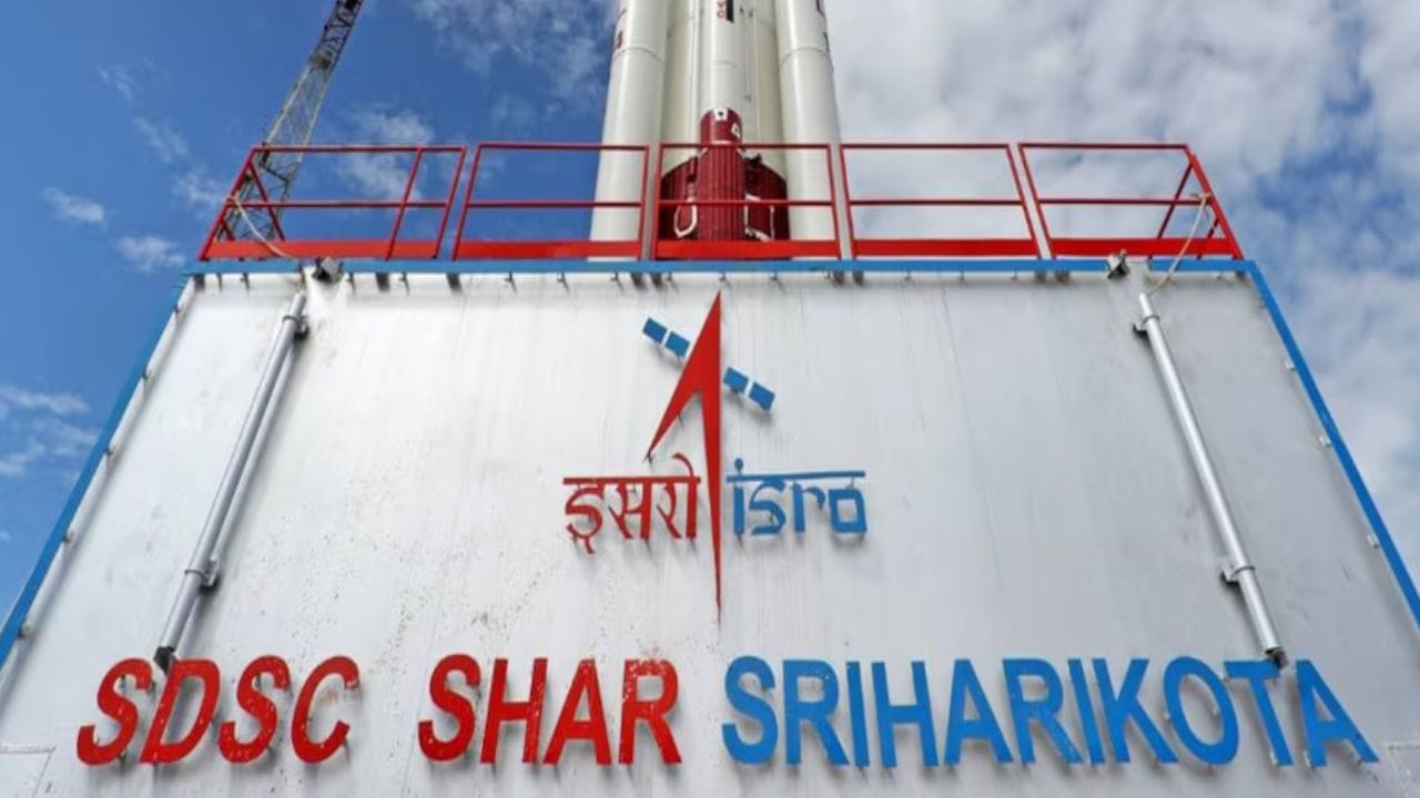 સાયબર એટેકની આ ઘટનાઓ એટલા માટે બની રહી છે કારણ કે ઈસરો દરરોજ સફળતાની નવી ઊંચાઈઓ હાંસલ કરી રહ્યું છે. જો કે, ગભરાવાની જરૂર નથી, કારણ કે ISRO આવા હુમલાઓનો સામનો કરવા માટે મજબૂત સાયબર સુરક્ષા નેટવર્કથી સજ્જ છે.