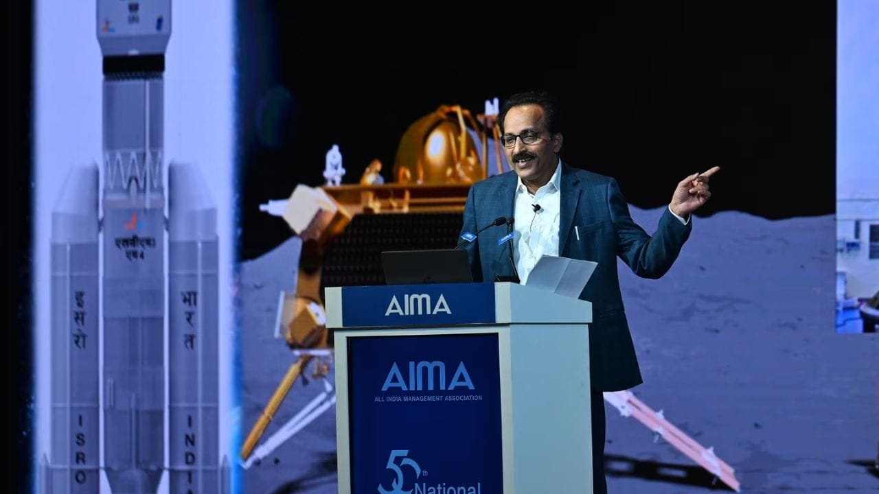 ઈસરોના અધ્યક્ષ એસ સોમનાથના એક નિવેદનથી ભારતમાં ખળભળાટ મચ્યો છે. તેમણે જણાવ્યું કે સ્પેસ એજન્સી પર દરરોજ 100થી વધારે સાયબર એટેક થઈ રહ્યા છે. 