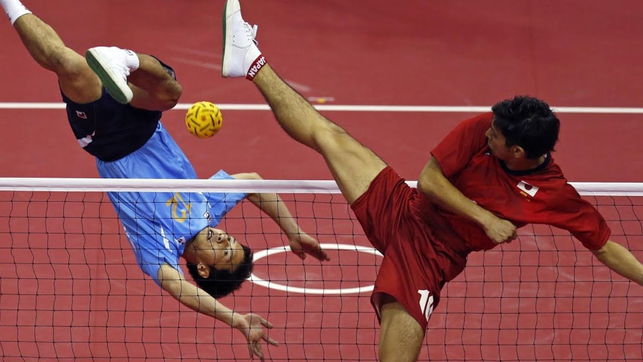 આ રમત દક્ષિણ-પૂર્વના દેશોમાંથી ઉદ્ભવી છે. એવું માનવામાં આવે છે કે આ રમત 1500 AD માં મલેશિયામાં રમાઈ હતી. ધીમે ધીમે તે ઈન્ડોનેશિયા સહિત ઉત્તર-પૂર્વના દેશોમાં ફેલાઈ ગયું. વર્ષ 1940થી આ રમતને નવી શૈલી આપવામાં આવી અને તેના નિયમો અને નિયમો સ્પષ્ટ કરવામાં આવ્યા.