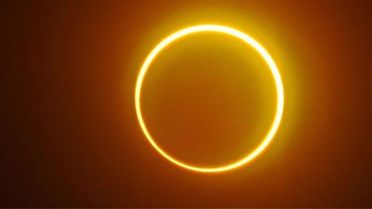 ભારતીય સમય અનુસાર, સૂર્યગ્રહણ રાત્રે 8:34 વાગ્યે શરૂ થશે અને મધ્યરાત્રિ એ 2:25 સુધી ચાલશે.