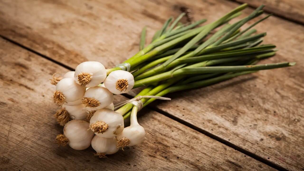 Spring Onion Benefits and Side Effects હાર્ટ ડિસીઝના જોખમને ઘટાડવામાં
