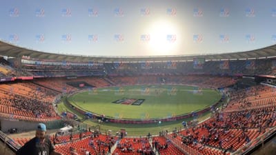 અમદાવાદમાં છવાયો છે ક્રિકેટ ફિવર. અમદાવાદના નરેન્દ્ર મોદી સ્ટેડિયમમાં ક્રિકેટના મહાકુંભ ICC ક્રિકેટ વર્લ્ડ કપની શરૂઆત થઈ ગઈ છે. આ વર્લ્ડ કપને લઈને ક્રિકેટ રસિકોમાં ભારે ઉત્સાહ અને રોમાંચ જોવા મળી રહ્યો છે.