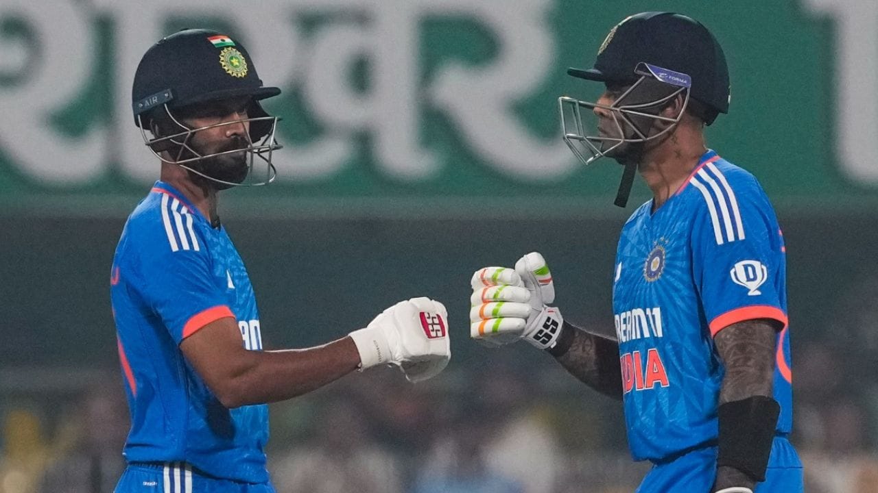 મહત્વનુ છે કે ઋતુરાજે ટીમના કેપ્ટન સૂર્યકુમાર યાદવ સાથે પાર્ટનરશીપ કરી હતી અને ભારત ઓસ્ટ્રેલિયા T20 સીરિઝમાં પ્રથમ સદી ફટકારી છે. 