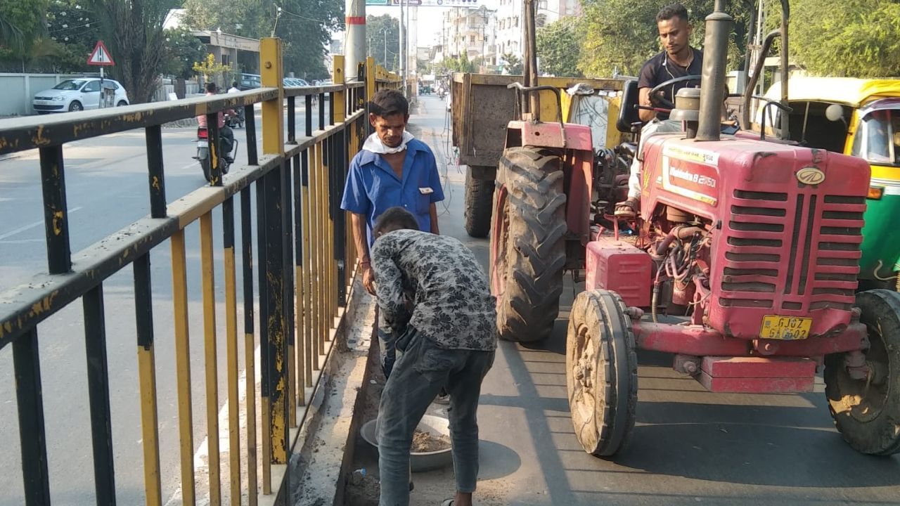 આ અભિયાન અંતર્ગત નડિયાદ નગરપાલિકા દ્વારા હરિદાસ હોસ્પિટલની આસપાસ સફાઈ કરવામાં આવી હતી.
