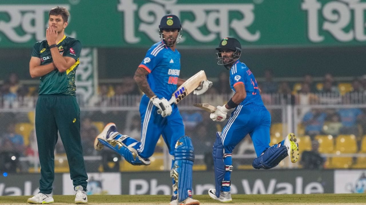 ભારત અને ઓસ્ટ્રેલિયા વચ્ચેની પહેલી મેચની વાત કરવામાં આવે તો ભારત અને ઓસ્ટ્રેલિયા વચ્ચેની પહેલી T20 મેચમાં ઋતુરાજ ગાયકવાડ 0 રન પર આઉટ થયો હતો. જોકે આ બાદની બંને મેચમાં તેનું સારું પ્રદર્શન રહ્યું હતું. 