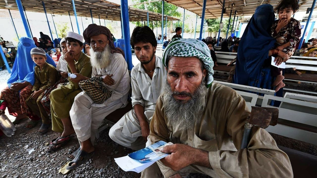 પાકિસ્તાન: વર્ષો સુધી મહેનત કરીને કમાયા લાખો રૂપિયા, હવે અફઘાની લોકો સાથે લઈ જઈ શકે છે માત્ર આટલા રૂપિયા