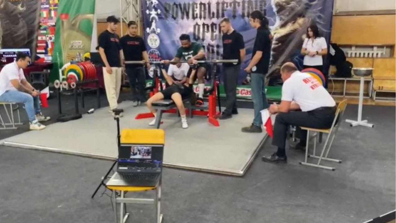 પ્રિશા ઠક્કરે squat અને bench press માં વર્લ્ડ રેકોર્ડ બનાવ્યો છે. જેમાં તેને બે ગોલ્ડ મેડલ જીત્યા છે. 