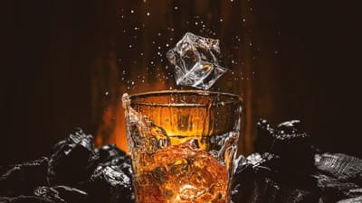 કોઈપણ પ્રવાહી જામી જવા પાછળનું કારણ છે કે જ્યારે કોઈપણ પ્રવાહીમાં ઉર્જા ઘટવા લાગે છે અને તેનું તાપમાન શૂન્ય પર પહોંચવા લાગે છે, ત્યારે તે પ્રવાહી ઘન સ્વરૂપ લે છે અથવા તે ઘન બને છે.