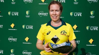 એલેક્સ બ્લેકવેલ - એલેક્ઝાન્ડ્રા બ્લેકવેલ પૂર્વ ઓસ્ટ્રેલિયન મહિલા ક્રિકેટર છે. તેણે ઓસ્ટ્રેલિયા માટે 250 થી વધુ વનડે મેચ રમી છે. તેણે કેટલાક સમય માટે ઓસ્ટ્રેલિયાનું નેતૃત્વ પણ કર્યું હતું. 2013 માં તે લેસ્બિયન ક્રિક્ટર તરીકે સામે આવી અને પછીથી 2015 માં અંગ્રેજી મહિલા ક્રિકેટર લિસ્લી એસ્ક્યુ સાથે લગ્ન કર્યા. (Image:Twitter)