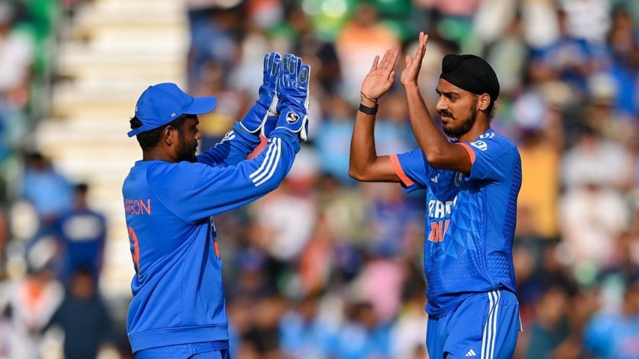 ભારતીય સ્ટાર ફાસ્ટ બોલર અર્શદીપ સિંહ નો અને વાઈડ બોલમાં વધારાના રન આપવામાં માહેર છે.