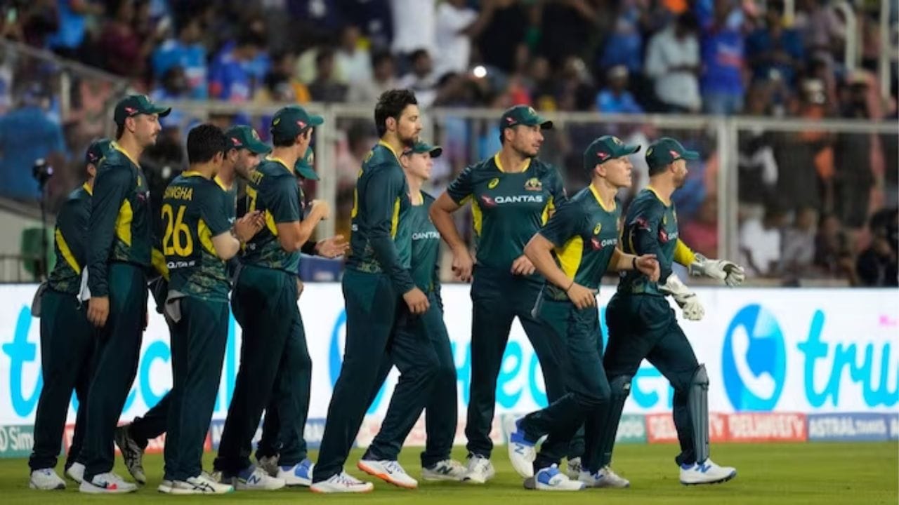 આ 6 ખેલાડીઓના બહાર થયા પછી અપડેટેડ ટીમમાં મેથ્યુ વેડ (કેપ્ટન), જેસન બેહરેનડોર્ફ, ટિમ ડેવિડ, બેન ડવાર્સહુઈસ, નાથન એલિસ, ક્રિસ ગ્રીન, એરોન હાર્ડી, ટ્રેવિસ હેડ, બેન મેકડોર્મોટ, જોશ ફિલિપ્સ, તનવીર સંઘા. મેટ શોર્ટ, કેન રિચાર્ડસનનો સમાવેશ થાય છે.