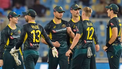 ભારત સામેની ત્રીજી ટી20 પહેલા ઓસ્ટ્રેલિયાએ મોટો નિર્ણય લીધો છે. આ નિર્ણય હેઠળ તેને પોતાની અડધી ટીમ બદલી છે. મળતી માહિતી મુજબ ઓસ્ટ્રેલિયાએ સિરીઝની વચ્ચે જ તેના 6 ખેલાડીઓને ઘરે પરત ફરવાની ટિકિટ આપી છે. સ્ટીવ સ્મિથ અને ગ્લેન મેક્સવેલના નામ પણ એ ખેલાડીઓમાં સામેલ છે. આ સિવાય 4 વધુ ખેલાડીઓ છે. પરંતુ આ તમામ ખેલાડીઓ ભારતથી ઓસ્ટ્રેલિયા માટે એકસાથે નહીં પરંતુ બે ભાગમાં રવાના થશે.