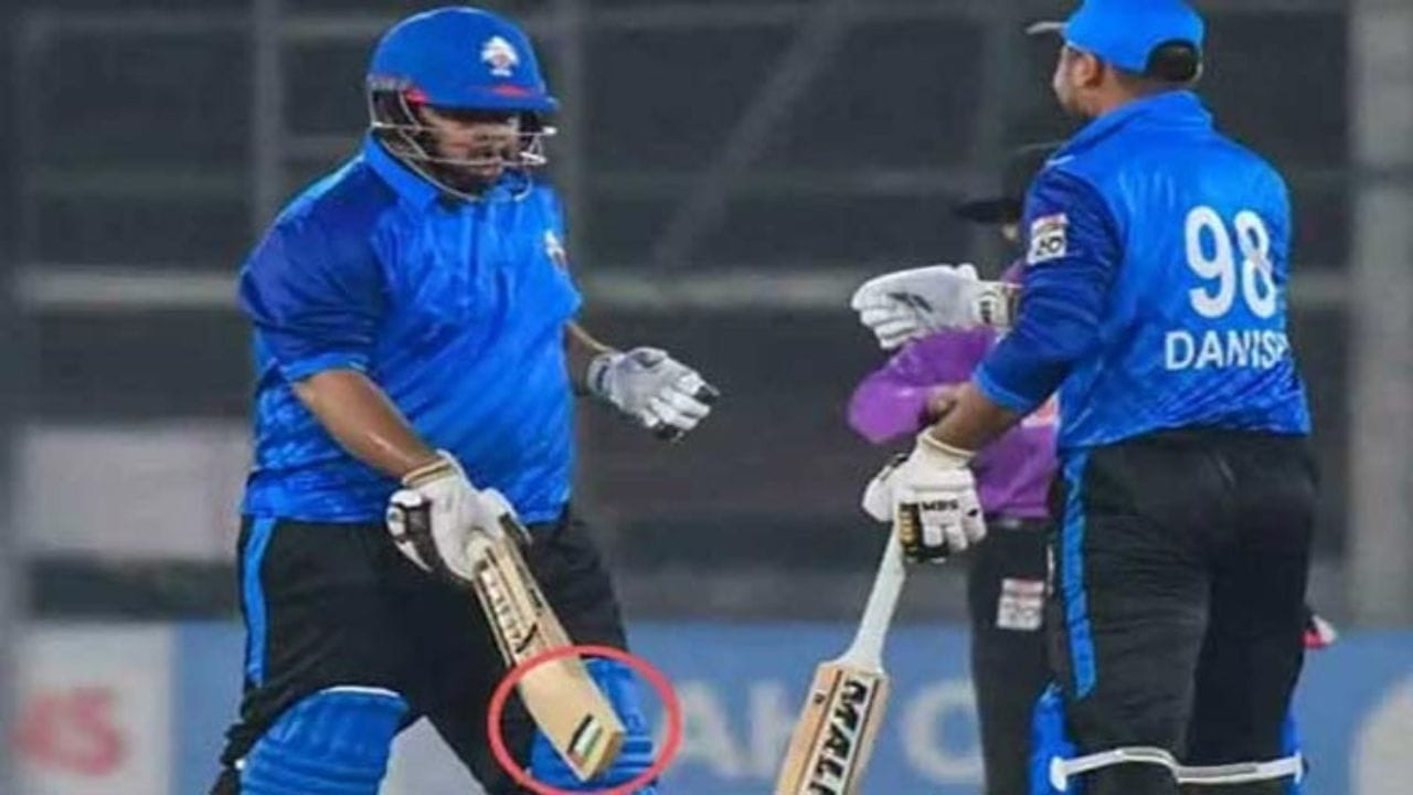 જે મેચમાં આઝમને દંડ ફટકારવામાં આવ્યો હતો તેનું લાઈવ ટેલિકાસ્ટ કરવામાં આવ્યું હતું. તે લાહોર બ્લૂઝ સામે કરાચી વ્હાઈટ્સ તરફથી રમી રહ્યો હતો. આઝમ 2021 થી નેશનલ ટીમ માટે રમ્યો નથી, પરંતુ T20 ફોર્મેટમાં તેના સારા પ્રદર્શનને કારણે તે પાકિસ્તાન ક્રિકેટ બોર્ડમાં તેનું ખૂબ નામ ચર્ચામાં હતું. ભારતમાં તાજેતરના ODI વર્લ્ડ કપ દરમિયાન, પાકિસ્તાનના વિકેટકીપર-બેટ્સમેન મુહમ્મદ રિઝવાને પણ ગાઝામાં પેલેસ્ટિનિયન લોકોના સમર્થનમાં ટ્વિટ કર્યું હતું, પરંતુ ICCના દંડથી બચી ગયો હતો કારણ કે ICCએ કહ્યું હતું કે આ તેમનો અંગત અભિપ્રાય હતો.