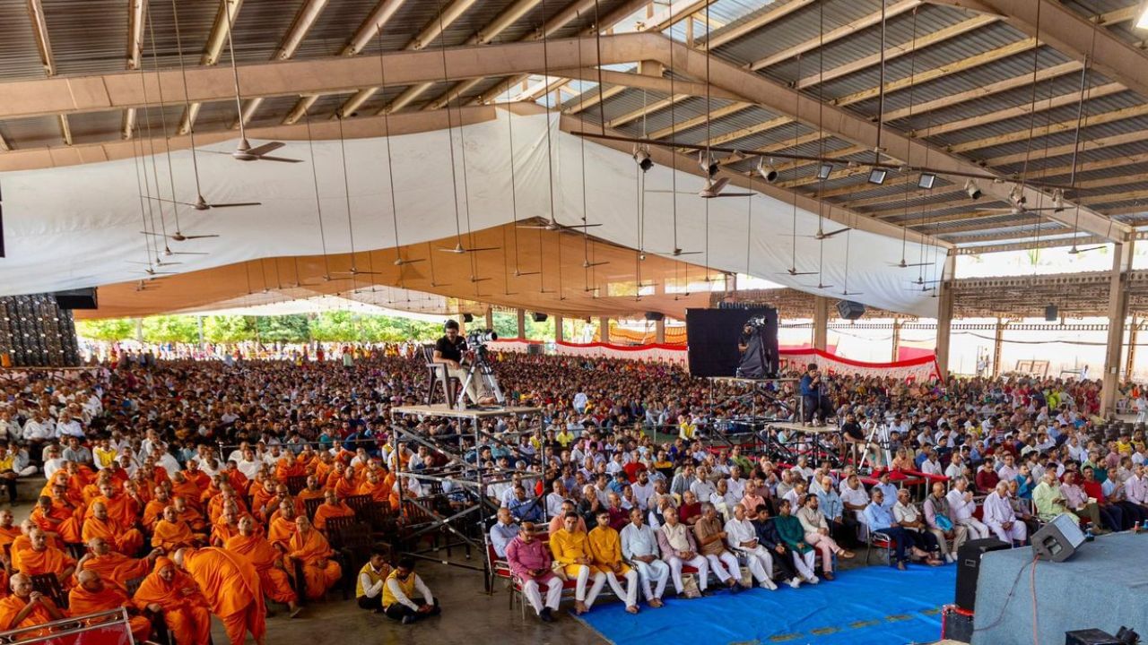 શ્રી સ્વામિનારાયણ બાગ, બોચાસણ ખાતે આજના ઉત્સવની મુખ્ય સભા 'બી.એ.પી.એસ. સંસ્થાના વિકાસના મૂળમાં સાધુતા' એ કેન્દ્રિય વિચાર સાથે થઇ હતી. જેમાં વિદ્વાન સંતોએ વિષયને આનુષંગીક પ્રેરક વક્તવ્યો આપ્યા હતા.