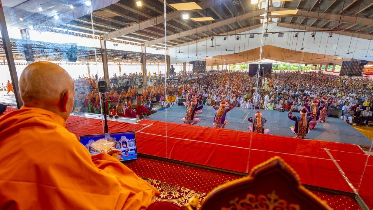 કાર્તિક પુર્ણિમાનું વિશેષ માહાત્મ્ય હોઈ અને સાથે જ પ્રતિ વર્ષ પ્રગટ સત્પુરુષના સાનિધ્યમાં બોચાસણ ખાતે આ સમૈયો ઉજવાતો હોઈ, સમગ્ર ચરોતર અને દૂરદૂરથી હરિભક્તો આ ઉત્સવનો લાભ લઈને દેવ દિવાળીએ ભગવાન અને ગુરુના દર્શન અને આશીર્વાદ મેળવી ધન્યતા અનુભવે છે. 