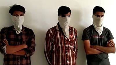 વીડિયો: બોટાદ પોલીસે ટ્રક ચોરીનો ભેદ ઉકેલ્યો, ત્રણ શખ્સોની કરી ધરપકડ વીડિયો: બોટાદ પોલીસે ટ્રક ચોરીનો ભેદ ઉકેલ્યો, ત્રણ શખ્સોની કરી ધરપકડ